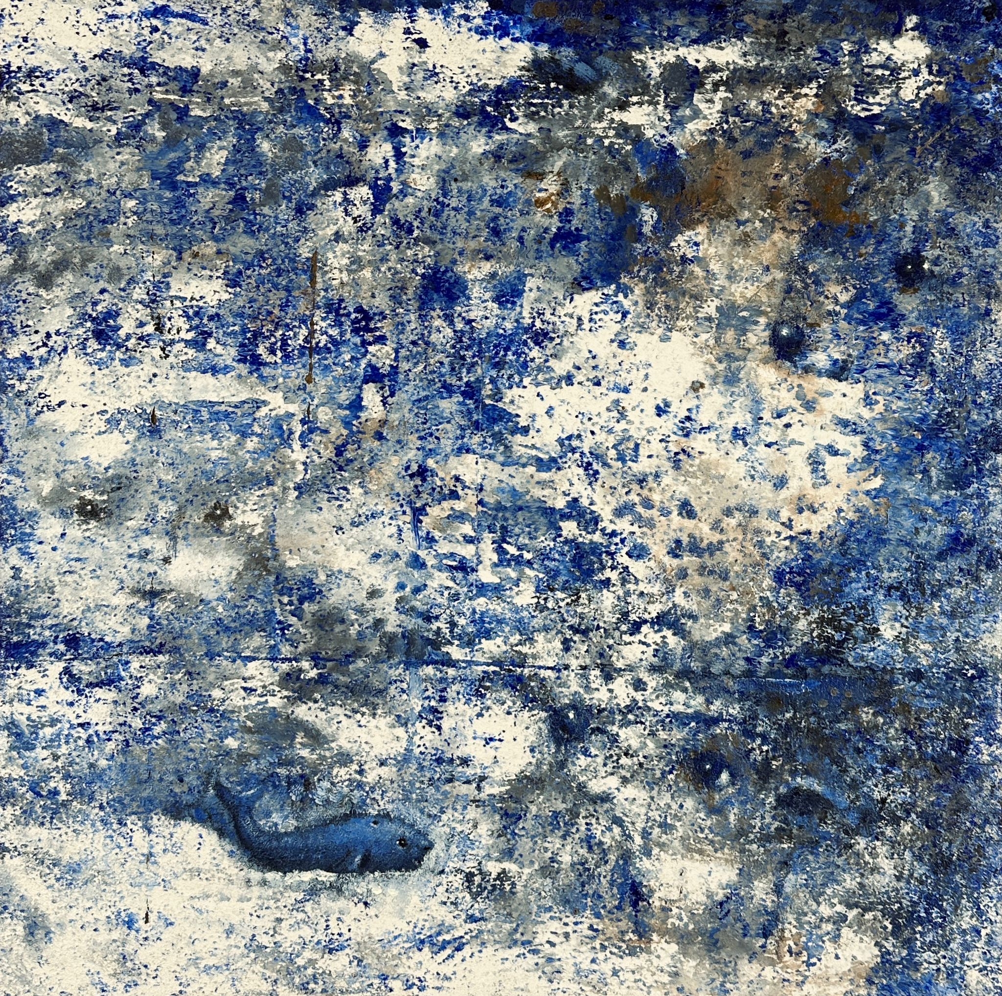 Ein abstraktes Gemälde des Künstlers Matthias Göhr mit dem Titel "Einfach treiben lassen". Das Bild ist in Blautönen gehalten und zeigt eine texturierte Oberfläche, die an Wasser oder eine Unterwasserlandschaft erinnert. In der unteren linken Ecke ist ein stilisierter Fisch erkennbar, der durch das Bild zu schwimmen scheint. Die Darstellung vermittelt ein Gefühl von Ruhe und Gelassenheit, passend zum Titel des Werks.