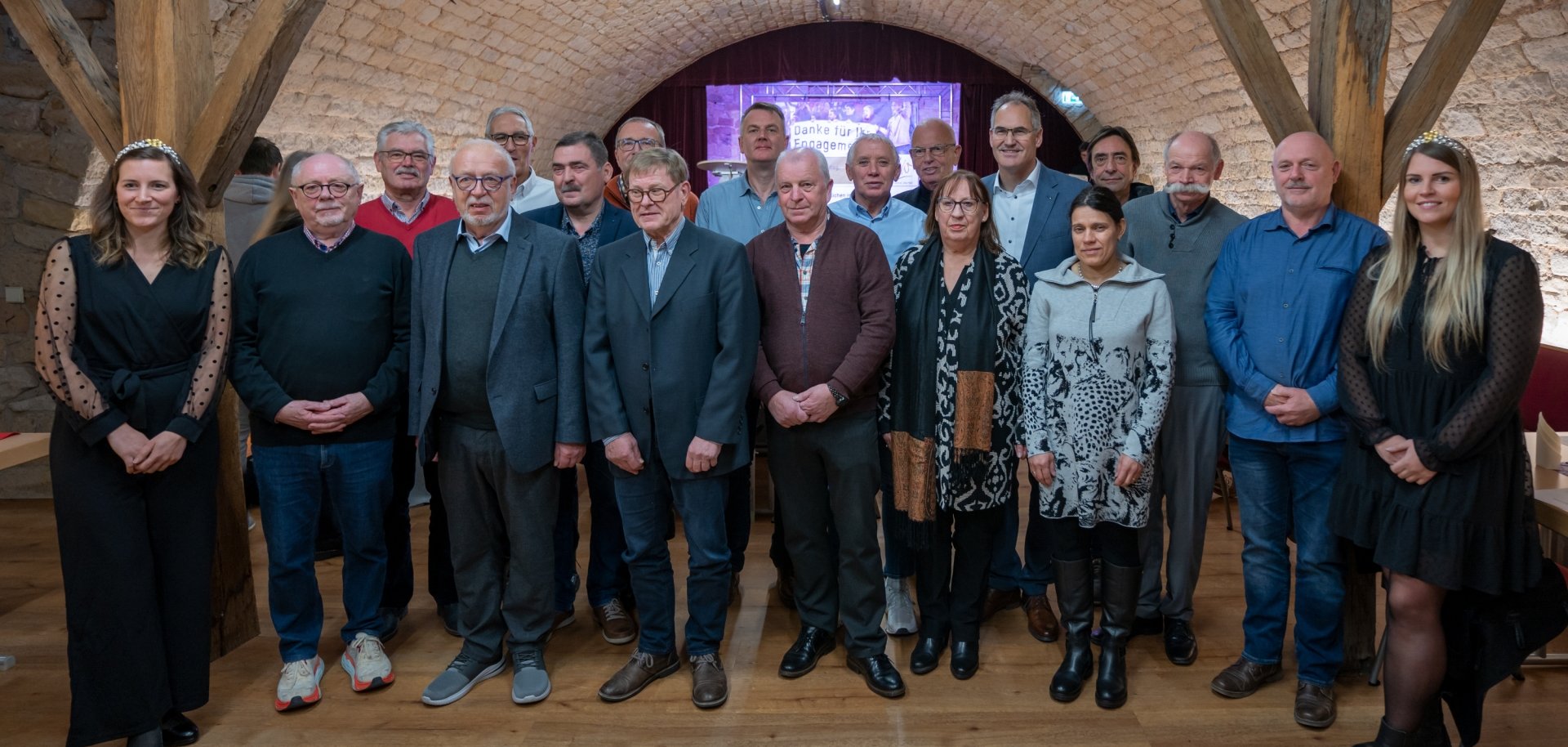 Gruppenbild aller Geehrten.