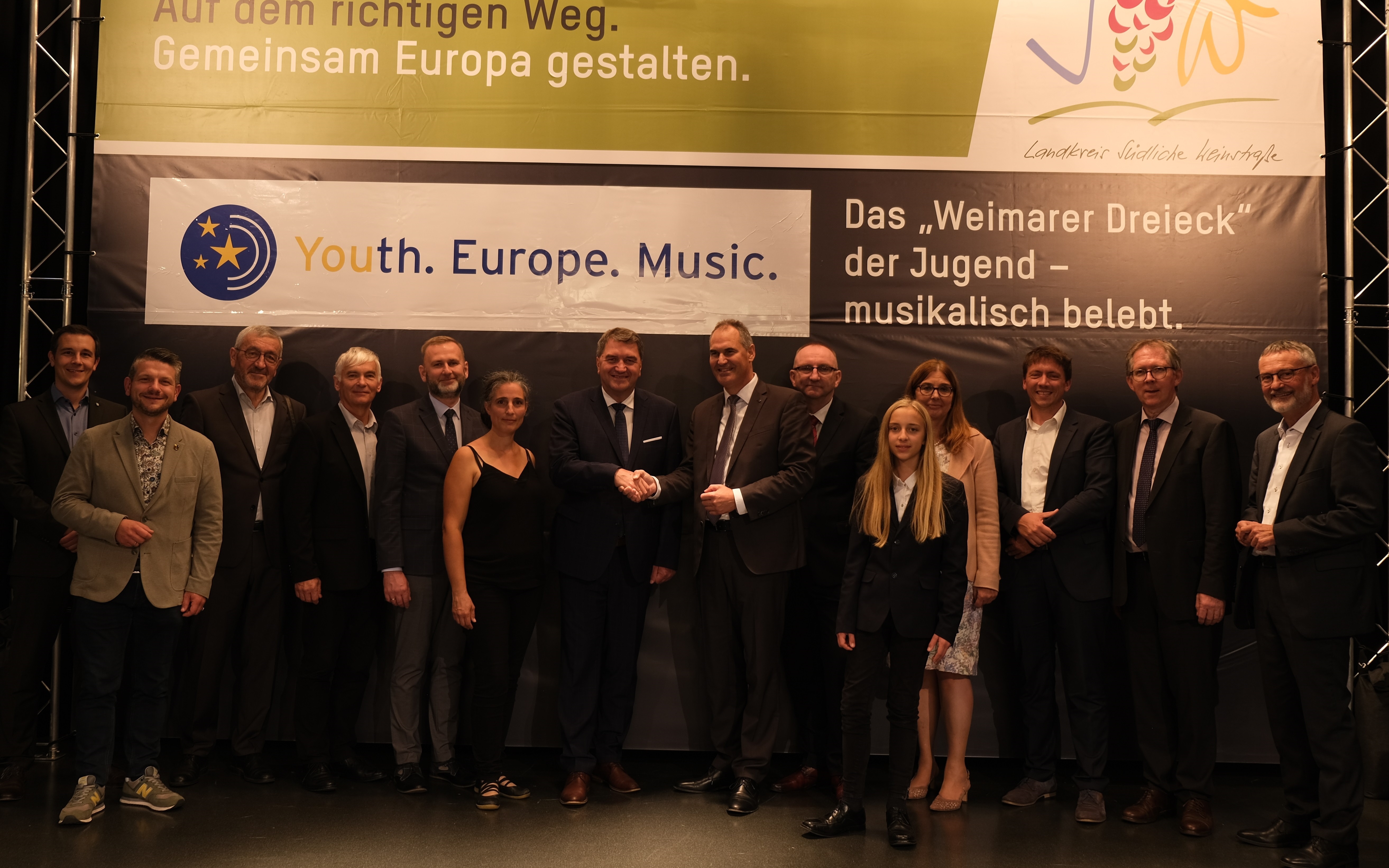 Auf der Bühne in Annweiler. 