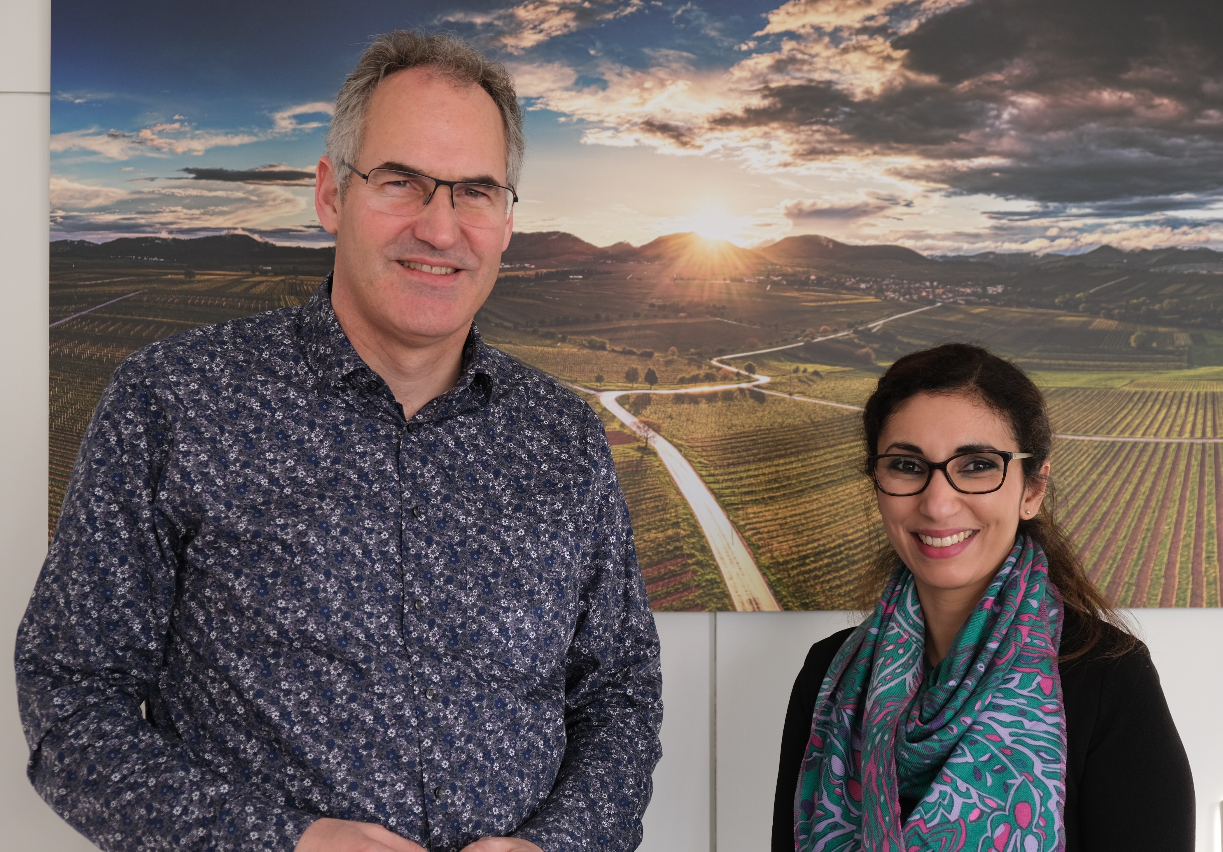 Landrat Seefeldt und Integrationsbeauftragte Hlubek im Porträt.