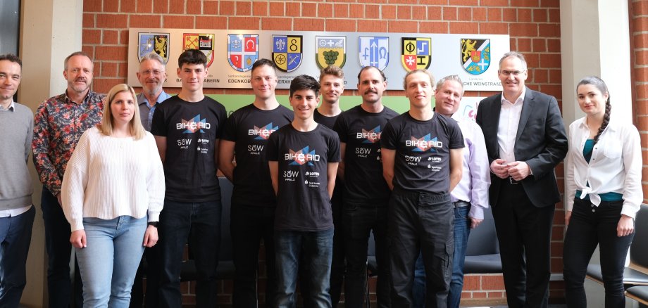 Teilnehmer des Pressegesprächs zum Großen Preis der Südlichen Weinstraße im Kreishaus.