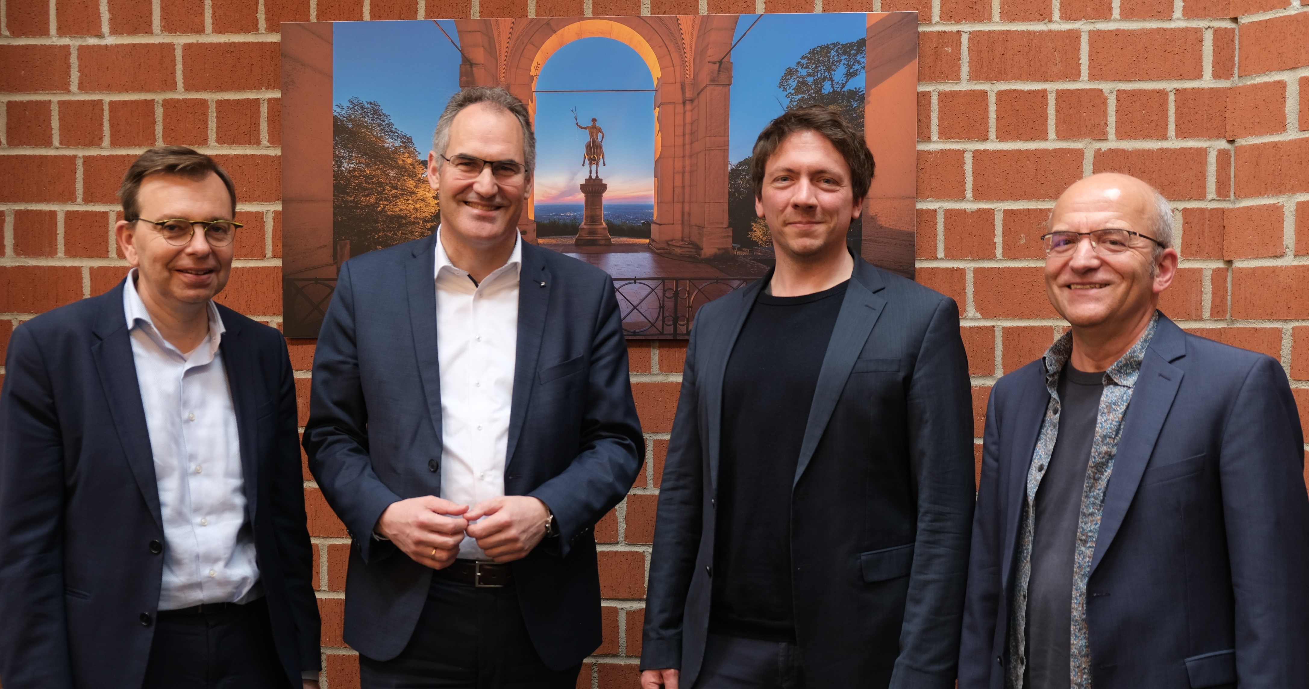 Halbporträt von Andreas Göbel, Dietmar Seefeldt, Adrian Rinck und Christoph Utz zusammen im im Kreishaus Südliche Weinstraße. 