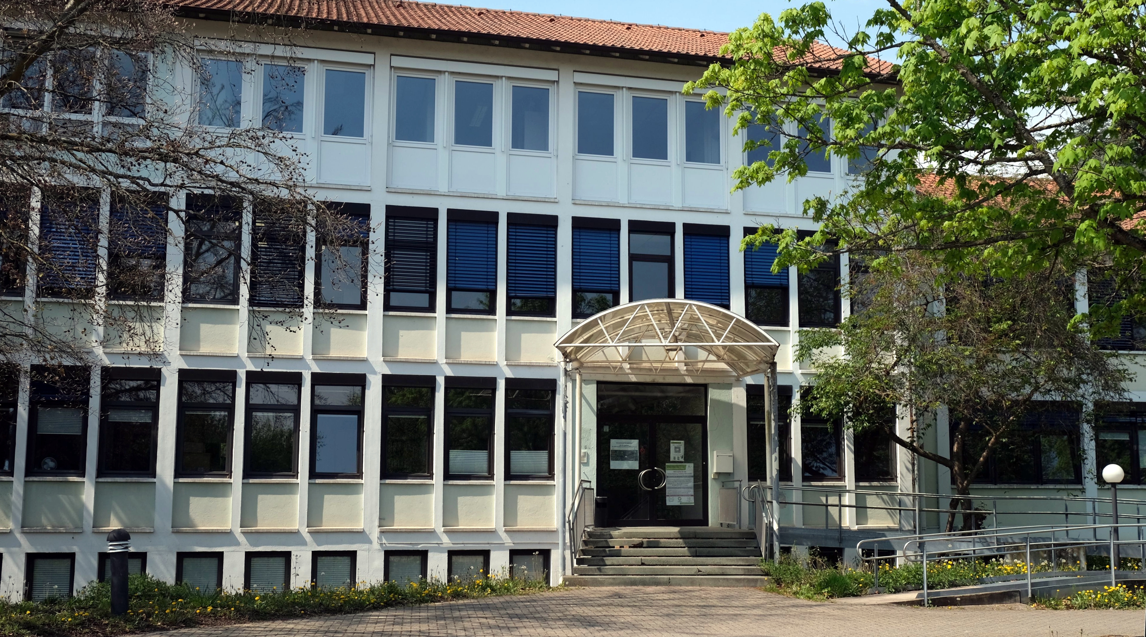 Außenansicht des Dienstgebäudes 2 in der Arzheimer Straße 1 in Landau.