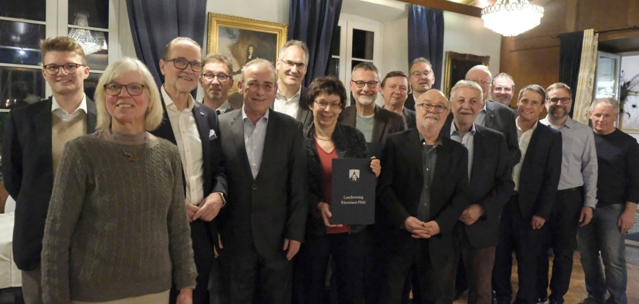 Gruppenbild der aus der Kreispolitik ausgeschiedenen Persönlichkeiten.