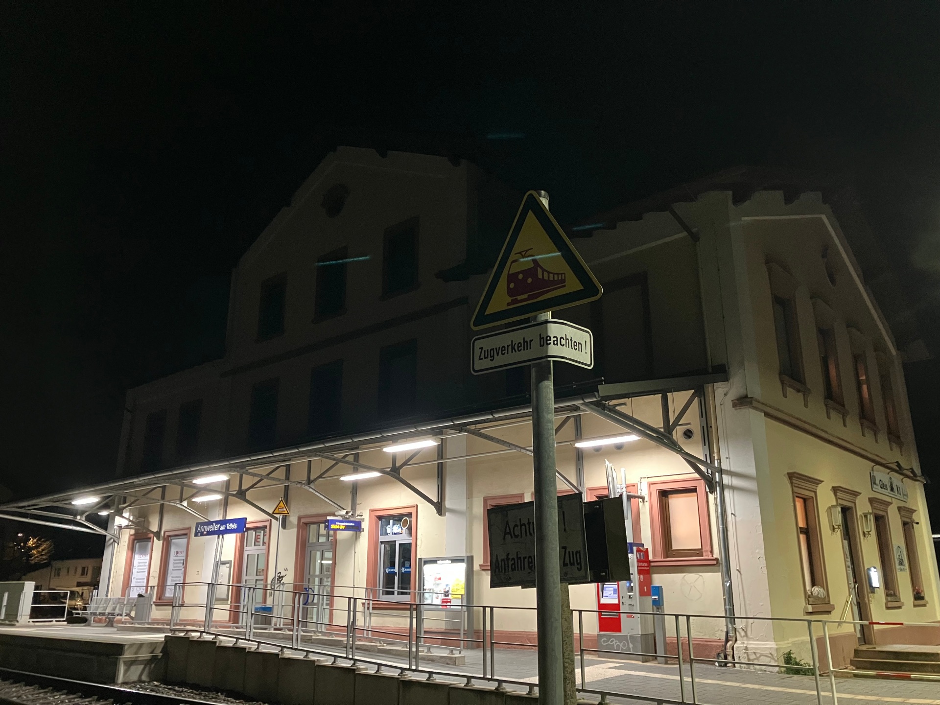 Den Bahnhof Annweiler erreicht man ab 14. Dezember abends eine Stunde länger als bisher. Foto: KV SÜW