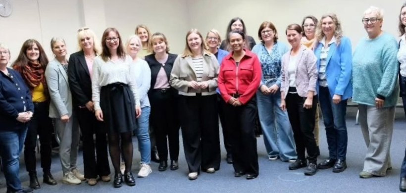 Gruppenbild der Landesarbeitsgemeinschaft der kommunalen Frauen- und Gleichstellungsbeauftragten beim Treffen in Mainz. Foto: MFFKI bei Instagram Gruppenbild der Landesarbeitsgemeinschaft der kommunalen Frauen- und Gleichstellungsbeauftragten beim Treffen in Mainz.