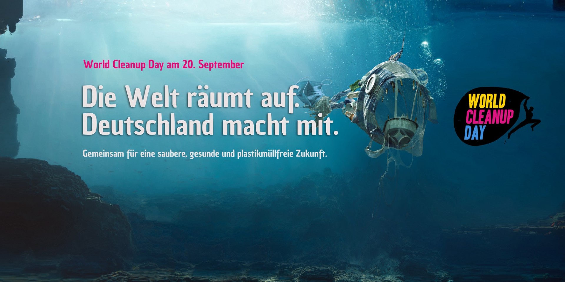 Grafik zum World CleanUp Day am 20. September. Vor einer Unterwasser-Kulisse schwimmt ein aus Plastikmüll und Abfällen dargestellter Fisch. Daneben steht der Aufruf "Die Welt räumt auf. Deutschland macht mit." sowie das Logo des World CleanUp Day.
