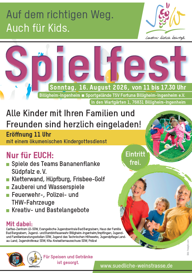 Veranstaltungsplakat der Kreisverwaltung Südliche Weinstraße zum Spielfest am Sonntag, 16. August 2026, von 11 bis 17.30 Uhr auf dem Sportgelände des SV Fortuna Billigheim-Ingenheim. Eingeladen sind Kinder mit ihren Familien und Freunden. Das Plakat informiert über Spiele des Teams Bananenflanke Südpfalz, Kletterwand, Hüpfburg, Frisbee-Golf, Zauberei, Wasserspiele sowie Feuerwehr-, Polizei- und THW-Fahrzeuge. Der Eintritt ist frei. Ergänzt wird das Plakat durch Fotos spielender Kinder und Logos der beteiligten Organisationen.