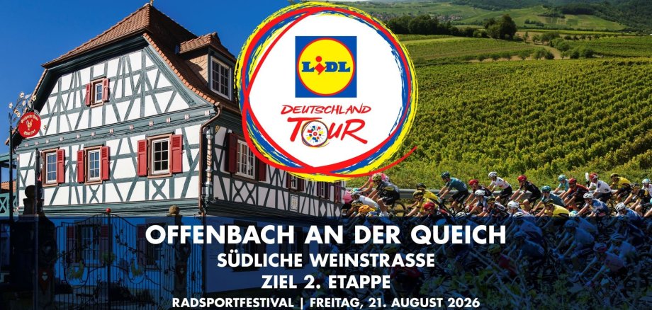 Veranstaltungsgrafik zur Lidl Deutschland Tour mit Fachwerkhaus, Weinbergen und einem Feld aus Radrennfahrern. Sie kündigt Offenbach an der Queich als Zielort der zweiten Etappe am 21. August 2026 an.