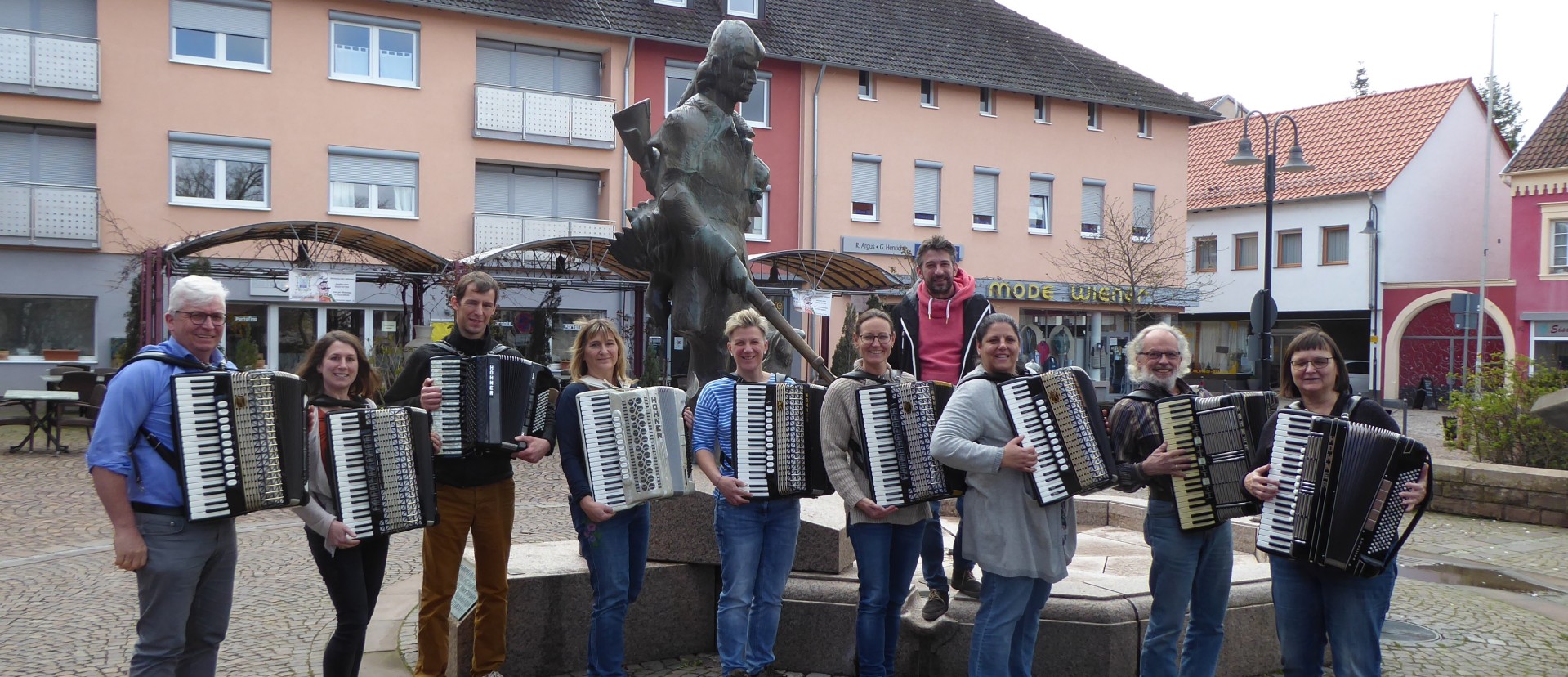 Gruppenbild von Personen mit Akkordeons.