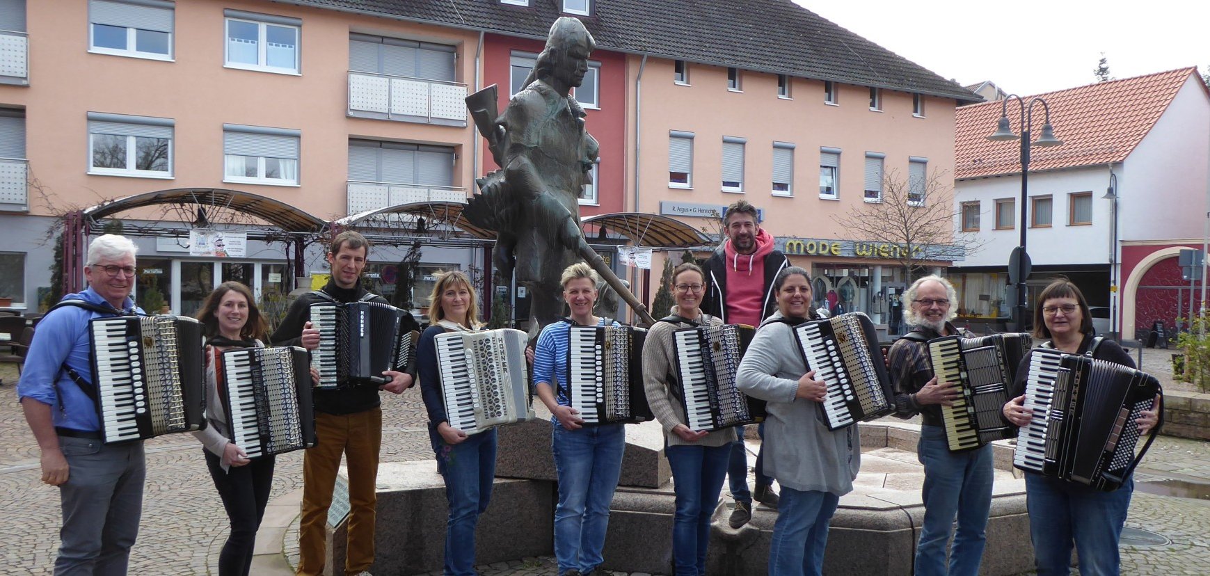 Gruppenbild von Personen mit Akkordeons.