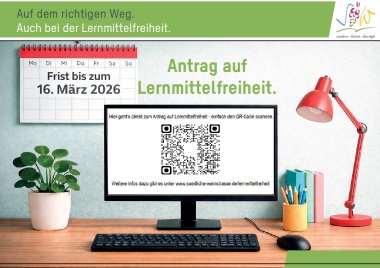 Lernmittelfreiheit im Landkreis Südliche Weinstraße. Grafik: KV SÜW Grafik zum Antrag auf Lernmittelfreiheit im Landkreis Südliche Weinstraße. Zu sehen ist ein Schreibtisch mit Computerbildschirm, auf dem ein QR-Code zum Online-Antrag angezeigt wird. Links hängt ein Kalender mit dem Hinweis „Frist bis zum 16. März 2026“. Rechts stehen Bücher, Stifte und eine rote Schreibtischlampe. Oben steht der Claim „Auf dem richtigen Weg. Auch bei der Lernmittelfreiheit.“