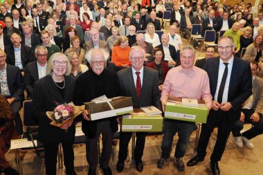 Barbara Stahl, Prof. Dr. Konrad Stahl, Prof. Dr. Reinhard Töpfer, Andreas Gensheimer und Landrat Dietmar Seefeldt (von links) beim Neujahrsemfang. Foto: Dieter Hammann/frei Barbara Stahl, Prof. Dr. Konrad Stahl, Prof. Dr. Reinhard Töpfer, Andreas Gensheimer und Landrat Dietmar Seefeldt (von links) beim Neujahrsemfang.