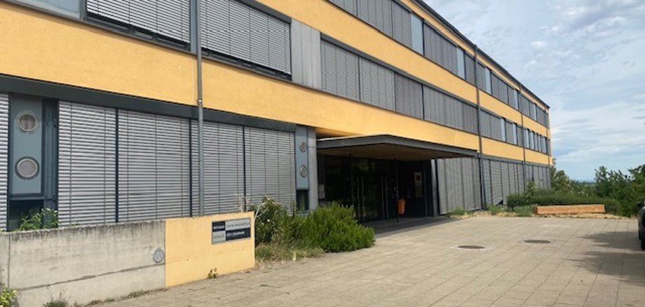 Außenansicht des Gymnasiums Edenkoben.