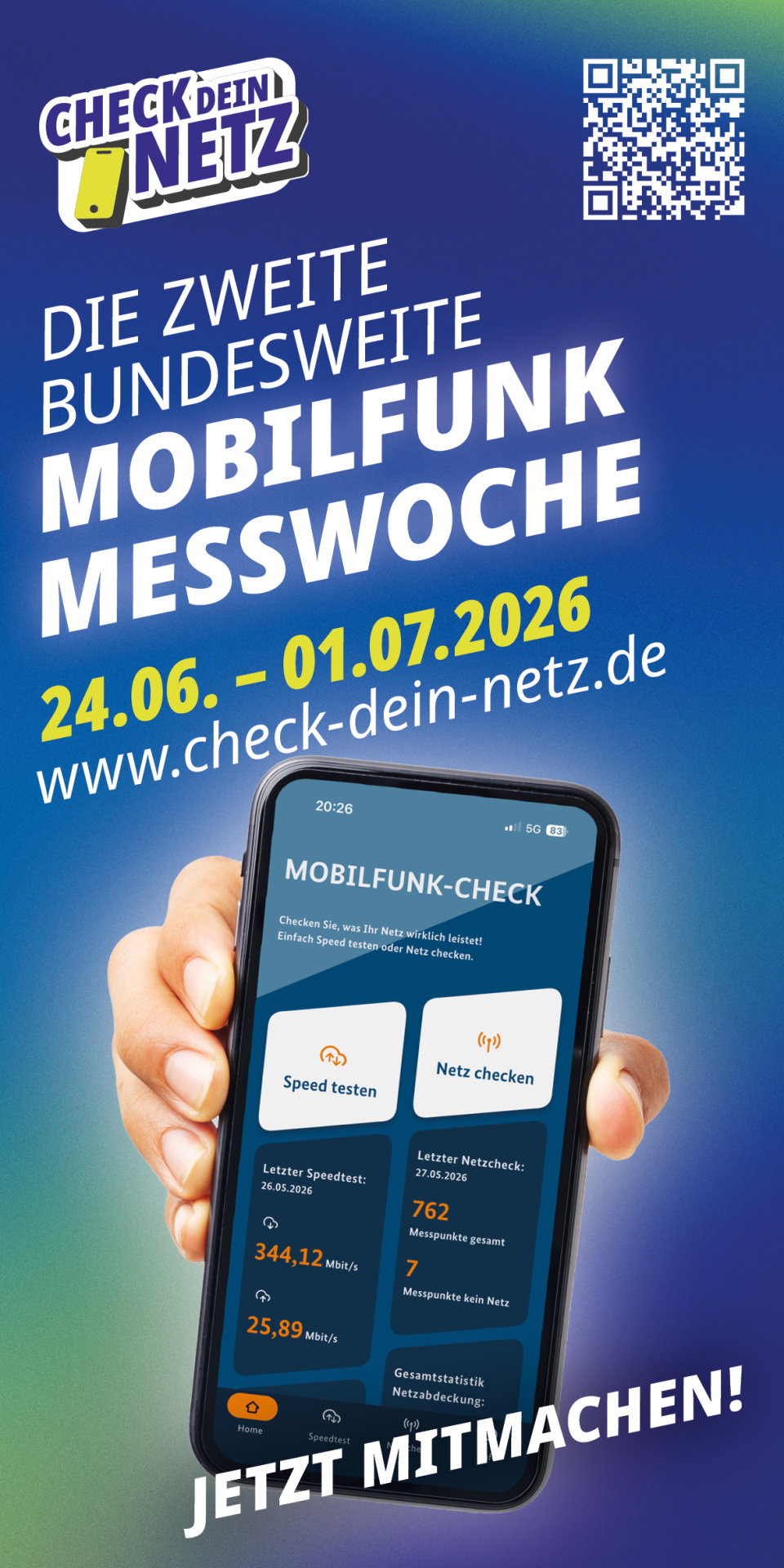 Werbeplakat zur zweiten bundesweiten Mobilfunk-Messwoche von „Check dein Netz“. Auf blauem Hintergrund stehen die Informationen „24.06. bis 01.07.2026“ und „www.check-dein-netz.de“. Im unteren Bereich hält eine Hand ein Smartphone mit der geöffneten Mobilfunk-Check-App, auf der Funktionen zum Testen der Netzqualität und Geschwindigkeit angezeigt werden. Oben rechts befindet sich ein QR-Code, unten der Aufruf „Jetzt mitmachen!“.