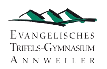 Logo des Evangelischen Trifels-Gymnasiums Annweiler. Oberhalb des Schriftzugs ist eine stilisierte grün-schwarze Darstellung mehrerer Berggipfel zu sehen. Darunter steht in schwarzen Großbuchstaben „Evangelisches Trifels-Gymnasium Annweiler“.