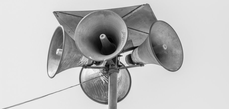 Zum landesweiten Warntag werden gegen 10 Uhr sämtliche vorhandenen Alarmierungsmittel zur Warnung der Bevölkerung ausgelöst. Symbolfoto: Pexels Nahaufnahme einer Warnsirene.
