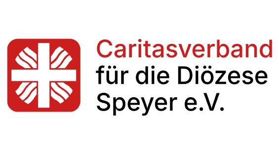 Logo des Caritasverbands für die Diözese Speyer e. V. Links ist das weiße Caritawss-Kreuz mit geschwungenen Linien auf rotem Hintergrund zu sehen. Rechts steht der Name des Verbands in roter und schwarzer Schrift.