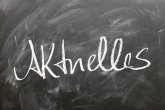 Tafel mit der Aufschrift "Aktuelles".