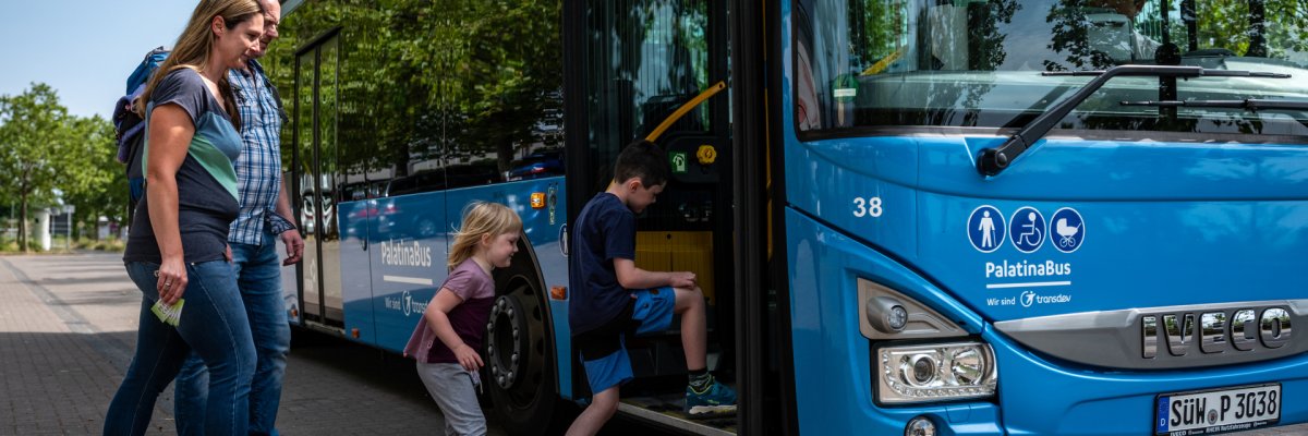 Zusatzbusse. Symbolbild: CC-BY Pfalz Touristik, Fachenbach Medien